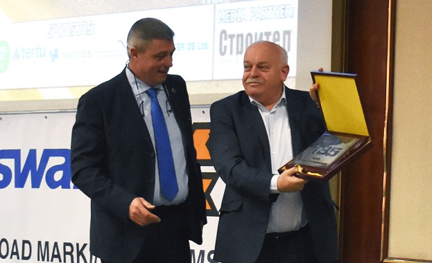 Плакет за 135 та годишнината от създаването на пътната администрация