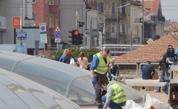 Работници започнаха ремонти по настилката и остъкляването на комплекса Антична