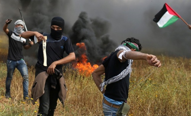 Хиляди палестинци от ивицата Газа се сблъскаха с израелските сили
