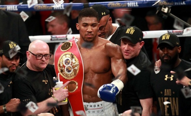 Антъни Джошуа стана първият боксьор в историята който е притежател