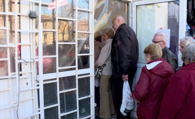 Колкото по малко дни остават до Великден толкова по големи стават опашките