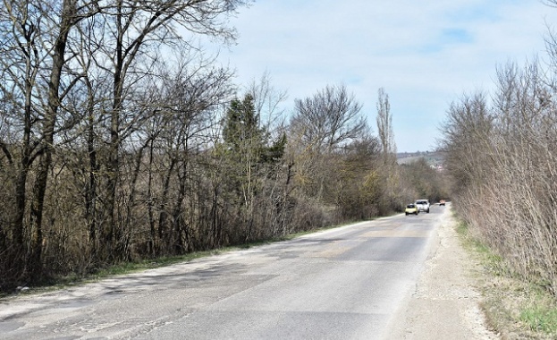 Стартира рехабилитацията на още 30 км от път III 112 Дъбова