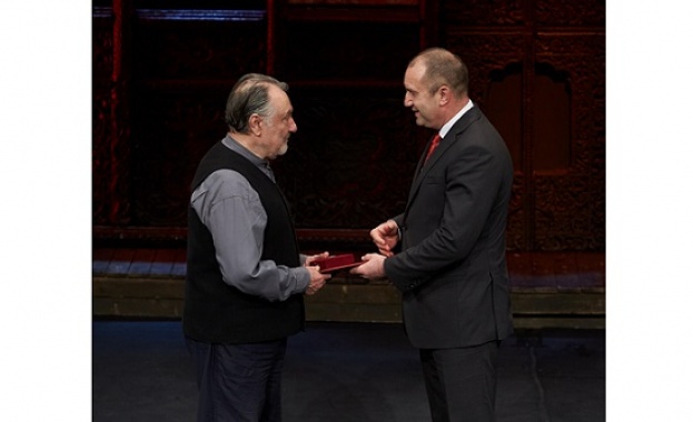 Българският театър е светилник за мнозина и дори в трудни