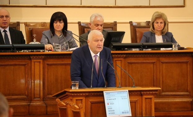 Васил Антонов Да възкресим човешкото в душите си Тогава трудът