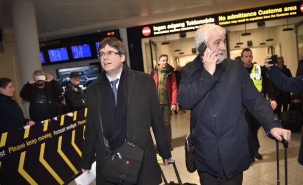 Бившият лидер на Каталуния Карлес Пучдемон е разглеждал възможността да