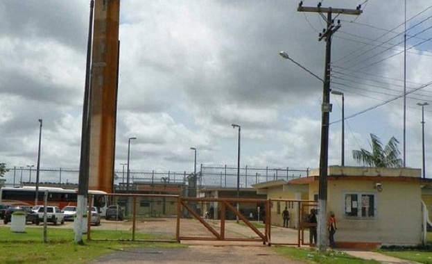 Най малко 21 души бяха убити при опит за масово бягство