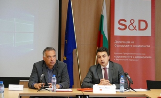 Българските институции са длъжник на доброволците. Около тази теза се