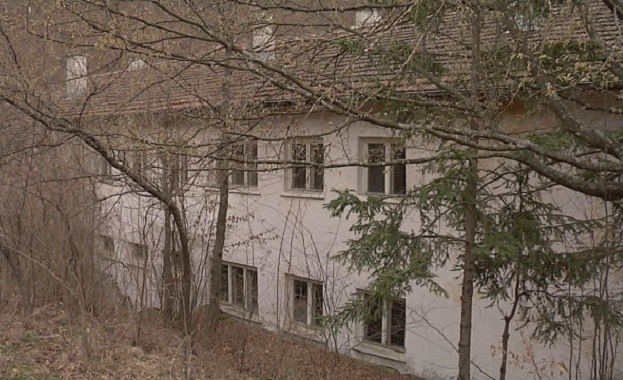 Сигнал за насилие върху възрастни хора с умствена изостаналост в