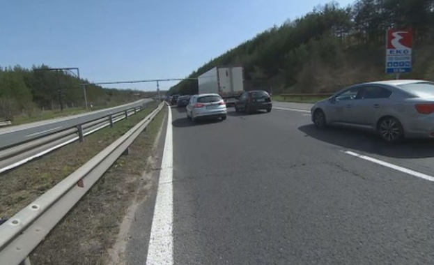 Километрични задръствания се образуваха по магистрала Тракия заради тежката катастрофа