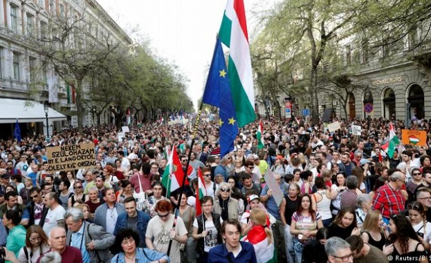 Десетки хиляди унгарци участваха вчера в Будапеща в най голямата опозиционна