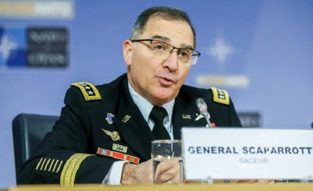 Върховният командващ на Съюзното командване на НАТО генерал Къртис Скапароти