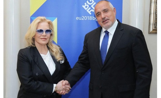 Премиерът Бойко Борисов се срещна с певицата Силви Вартан съобщи