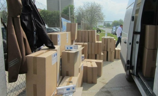 100 мастербокса цигари без бандерол откриха днес в лекотоварен автомобил