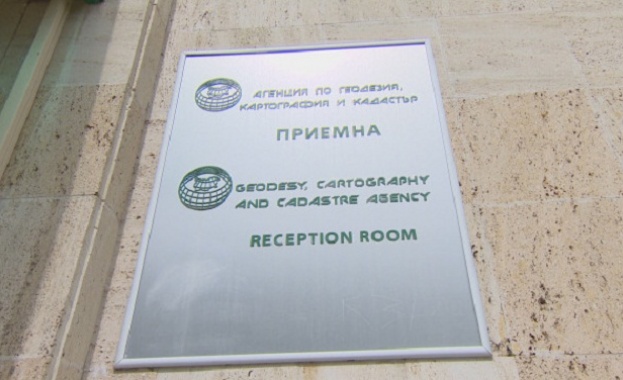 Скандали в залата за обслужване на клиенти на кадастъра в