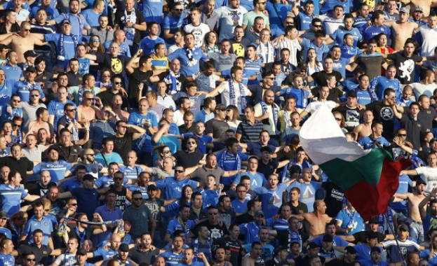 Дисциплинарната комисия към Българския футболен съюз наказа Левски с една