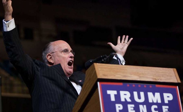 Бившият кмет на Ню Йорк Рудолф Джулиани става част от