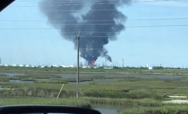 Взрив в една от най-големите петролни рафинерии в Съединените щати.