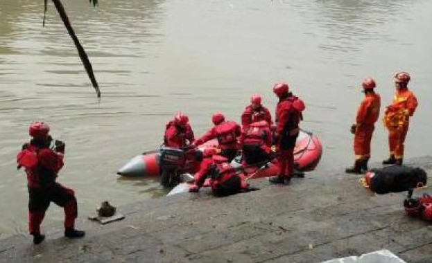 Петима души загинаха а мнозина са в неизвестност след като