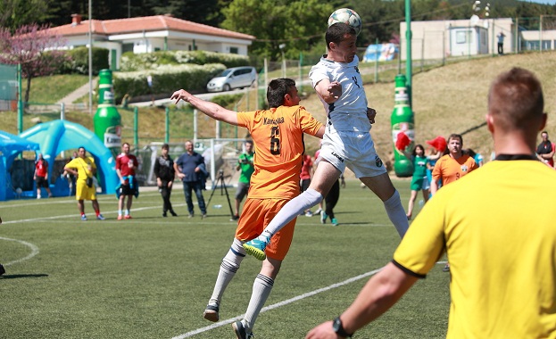 Радостта на народа Божидар Искренов връчи купата на шампионите Регионалната