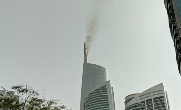Пожар избухна в небостъргач в Дубай от чийто покрив се