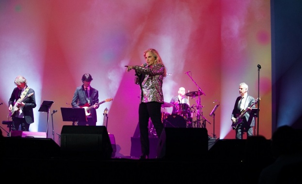 Легендарната певица се сбогува с българската публика в два емоционални