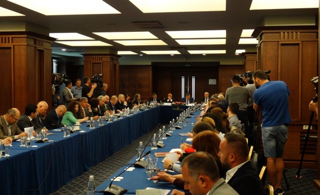 6 6 е делът на потребление на незаконни цигари през 4 то