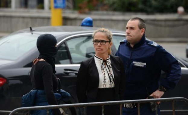 Вчера 23 04 2018 г един от бойкопослушните ежедневници публикува