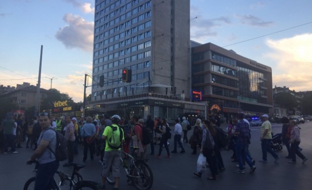 Десетки жители на столичния квартал Лозенец блокираха бул Арсеналски и