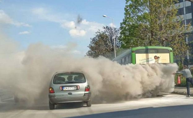 Автобус на градския транспорт в София се запали Инцидентът е