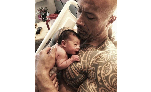 Дуейн Джонсън стана баща за трети път Бившият кечист публикува