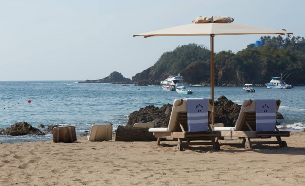 Дълги разходки по екзотични плажове китове в океана велопоходи в