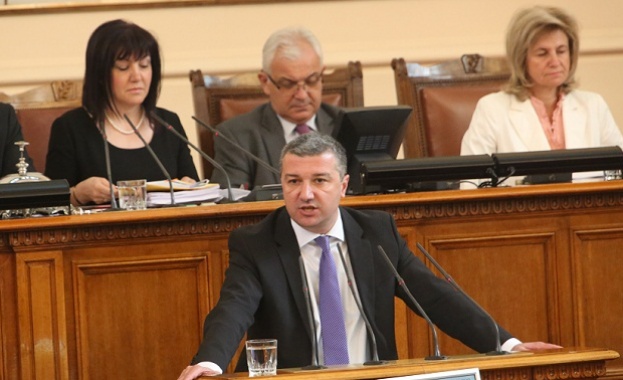 Председателят на НС Цвета Караянчева излъга всички български граждани в