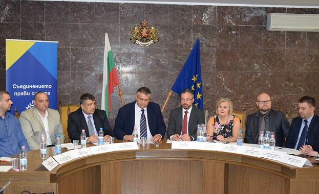 Компанията подобрява сигурността на електрозахранването в областния град с подмяната