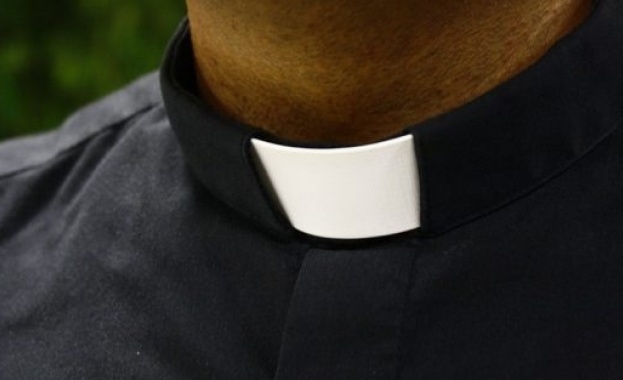 Католическият свещеник Марк Вентура известен с активистката си дейност против
