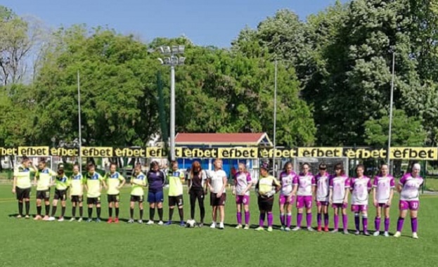 Момичетата на старши треньора на Женски футболен клуб Бургас
