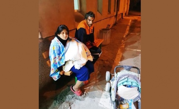 Полицейски служители от РУ Кърджали помогнаха на изпаднало в беда семейство