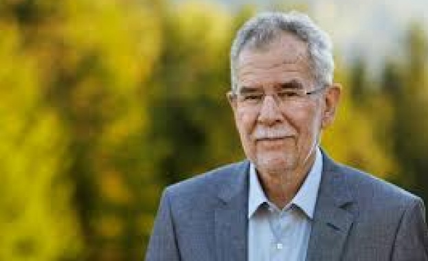 По покана на държавния глава Румен Радев на официално посещение