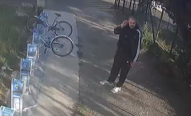 Стрелба посред бял ден в Бургас Мъж стреля с пистолет