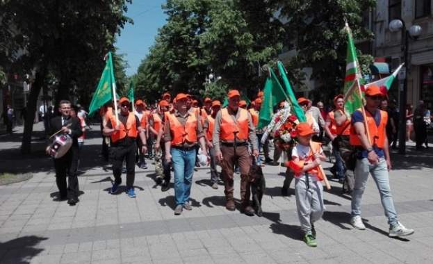 В Бургас ловци възстановиха традиционния марш провеждан по идея на