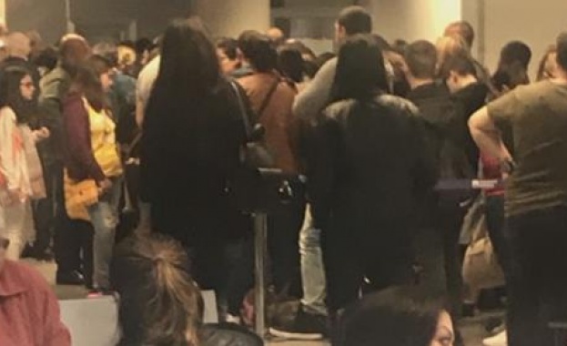 Над половината от хората които трябваше вчера да излетят от