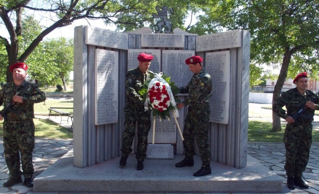 Военнослужещи от Сухопътните войски участват днес 9 май 2018 г