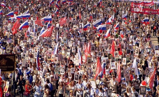 В Москва се провежда мащабната обществена акция Безсмъртния полк която