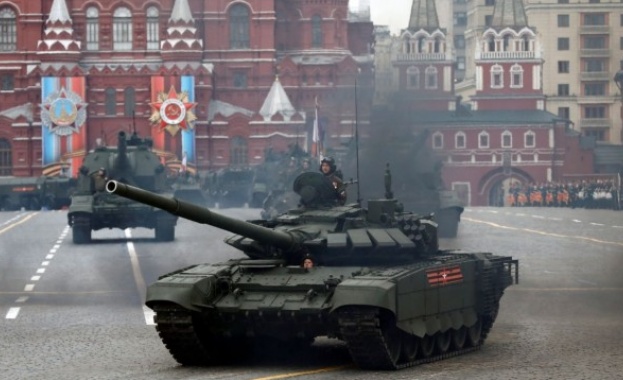 Русия отбелязва Деня на победата с традиционния за 9 май