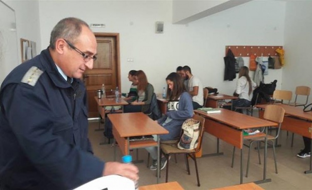 Превантивната програма бе разработена от Общинския съвет по наркотични вещества