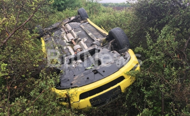 Мистериозна катастрофа е станала във Врачанско Такси се е обърнало