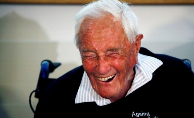 104-годишният Дейвид Гудал, уважаван учен и ботаник от Австралия, сложи