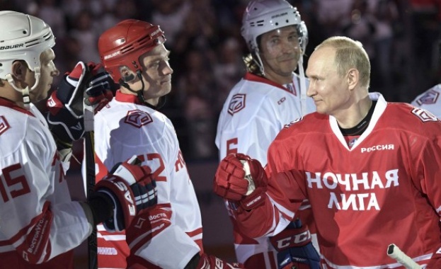Руският президент Владимир Путин вкара пет гола в демонстративен мач