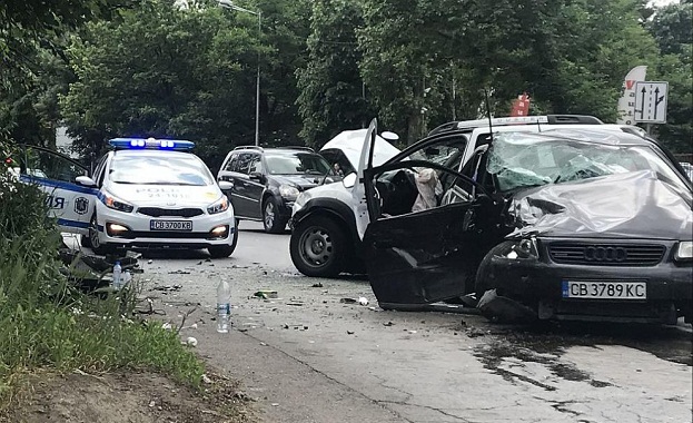 Около 12 15 часа е подаден сигнал за тежко пътнотранспортно произшествие