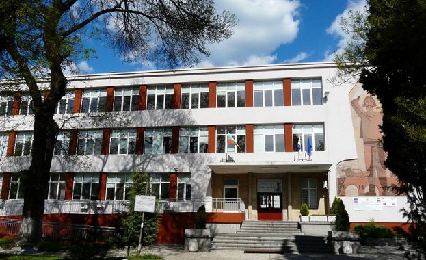 Скандал в Бургас заради възстановяването на пано с лика на