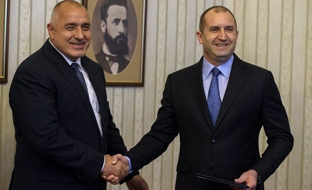 Два коня като теглят каруцата е по добре Аз много разчитах